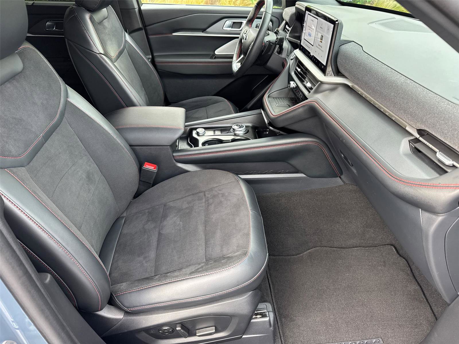 Used 2025 Ford Explorer ST image 17