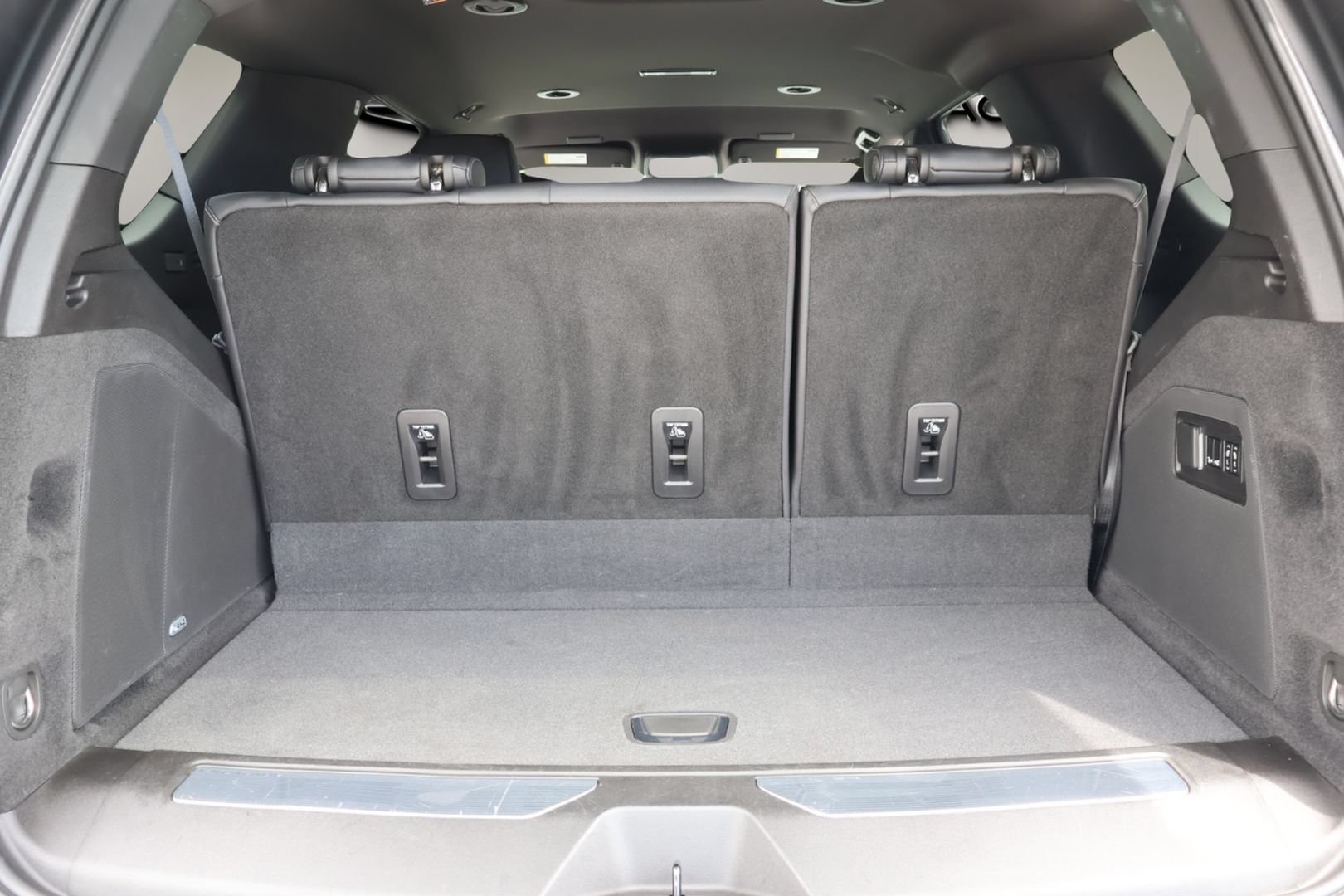 Certified 2022 Cadillac Escalade Luxury RWD image 17