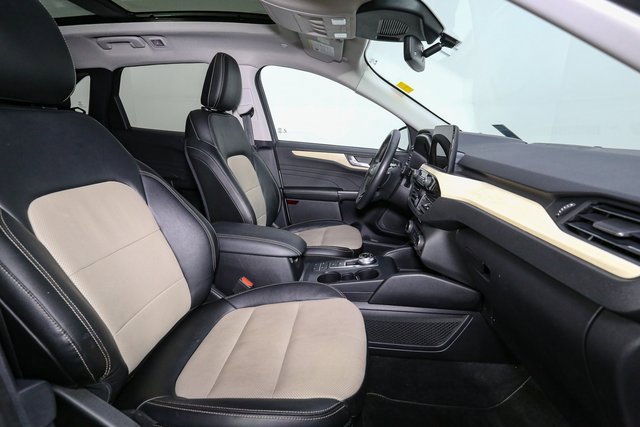 Used 2022 Ford Escape Titanium w/ Titanium Elite Package image 17