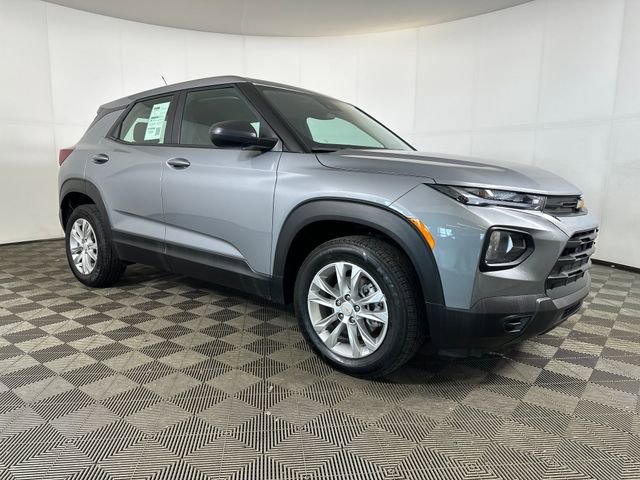 Used 2023 Chevrolet TrailBlazer LS image 2