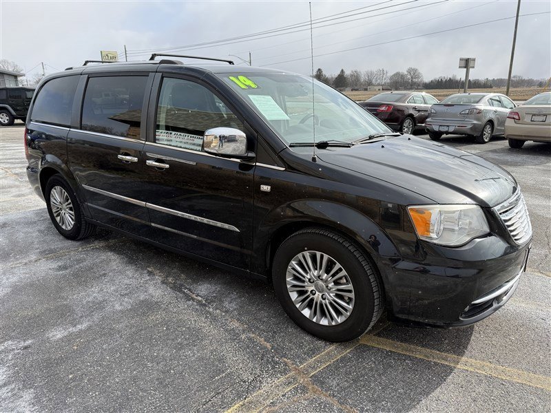 Used 2014 Chrysler Town & Country Touring-L FWD image 3