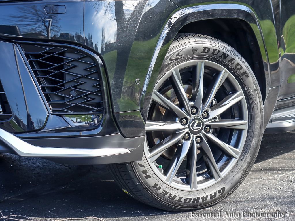 Used 2025 Lexus LX 700h F Sport image 4