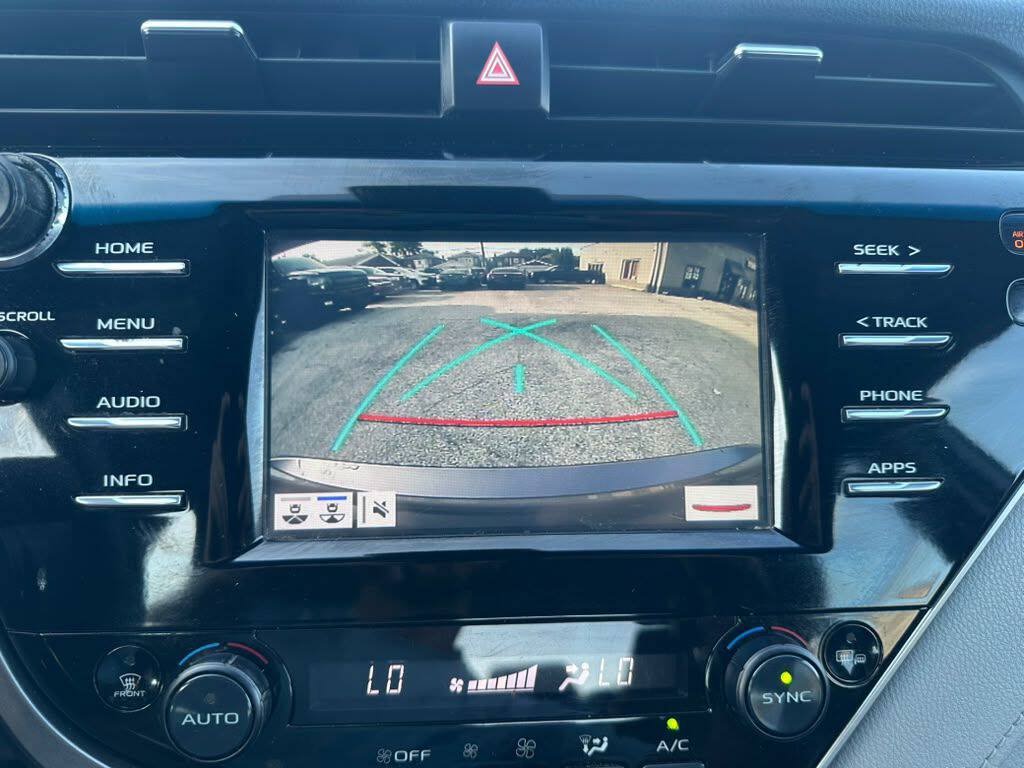Used 2018 Toyota Camry XLE FWD image 17