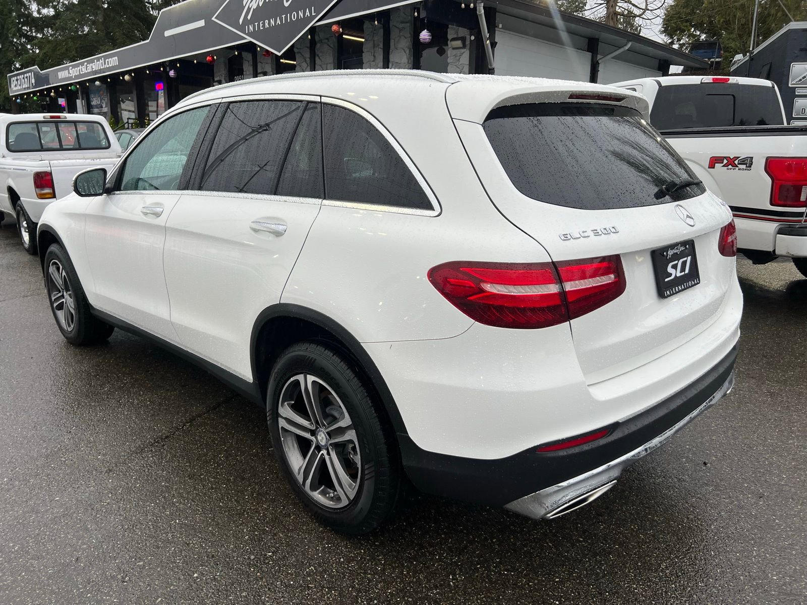 Used 2017 Mercedes-Benz GLC 300 4MATIC image 3