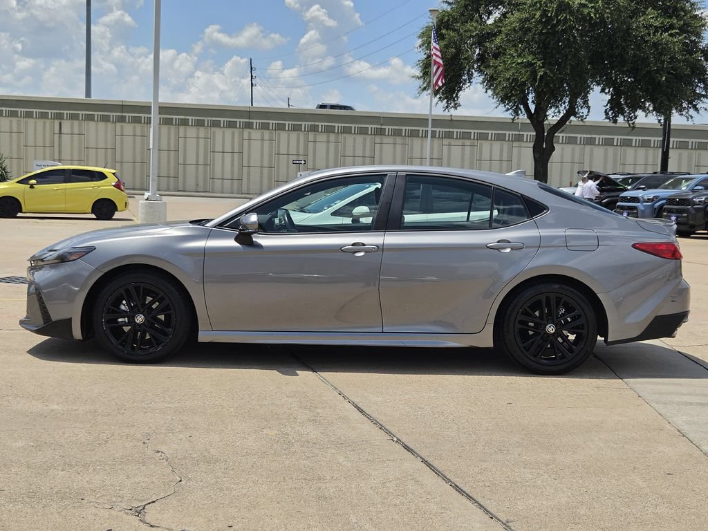 Used 2025 Toyota Camry SE FWD image 6