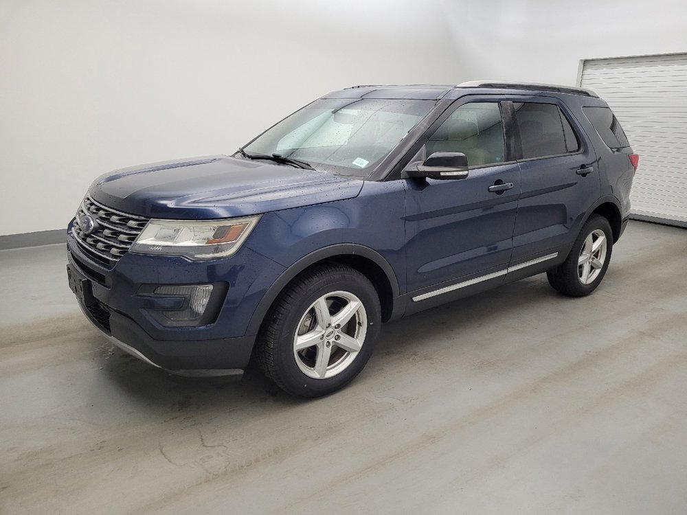 Used 2016 Ford Explorer XLT w/ Equipment Group 201A AWD/4WD image 2