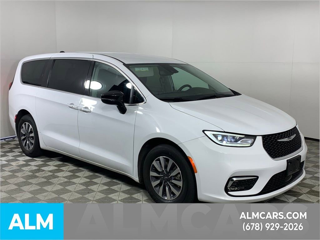 Used 2024 Chrysler Pacifica Select image 13