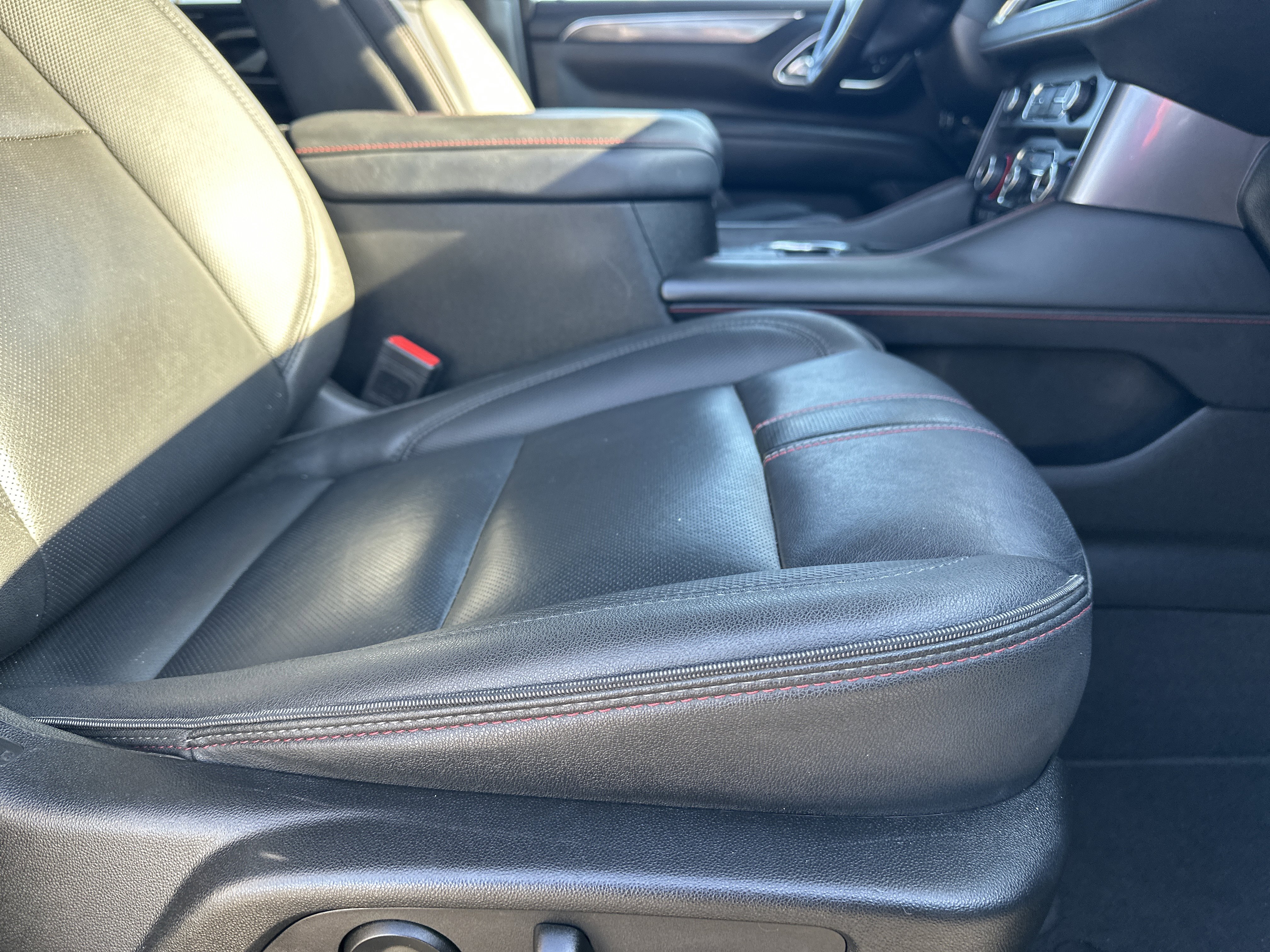 Certified 2024 Chevrolet Suburban RST image 14