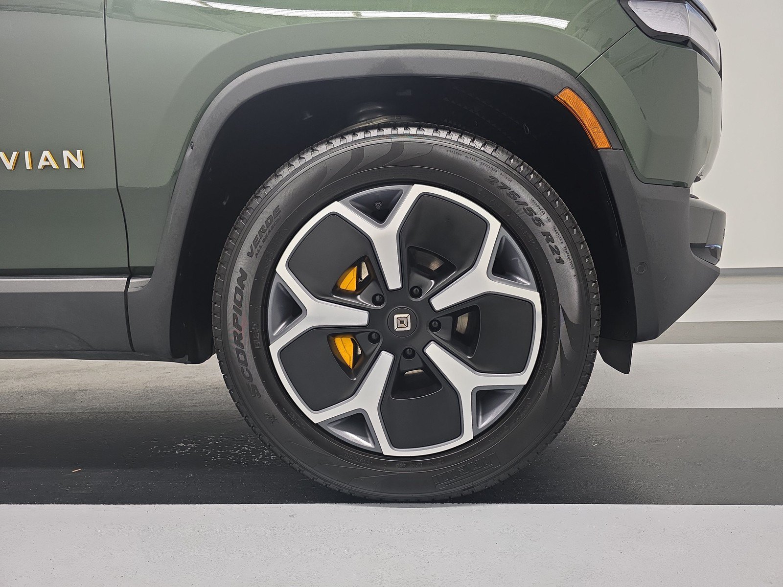 Used 2024 Rivian R1S Adventure AWD/4WD image 11