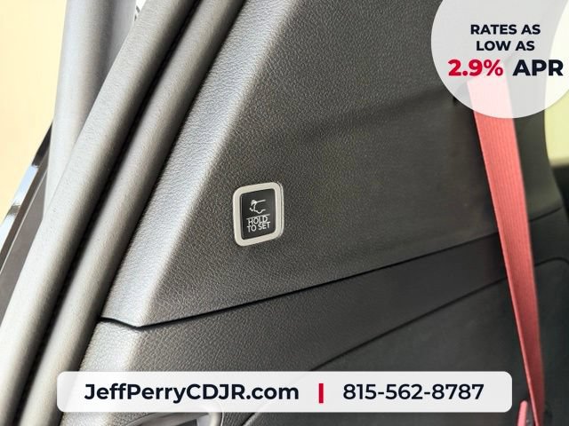 New 2027 Chrysler Pacifica Select FWD image 32
