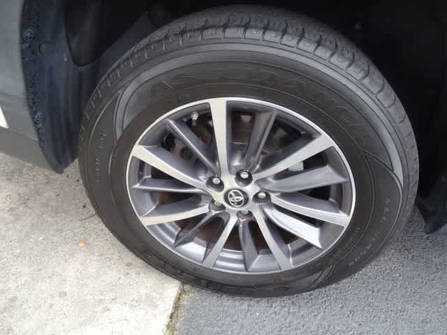 Used 2019 Toyota Highlander XLE FWD image 14