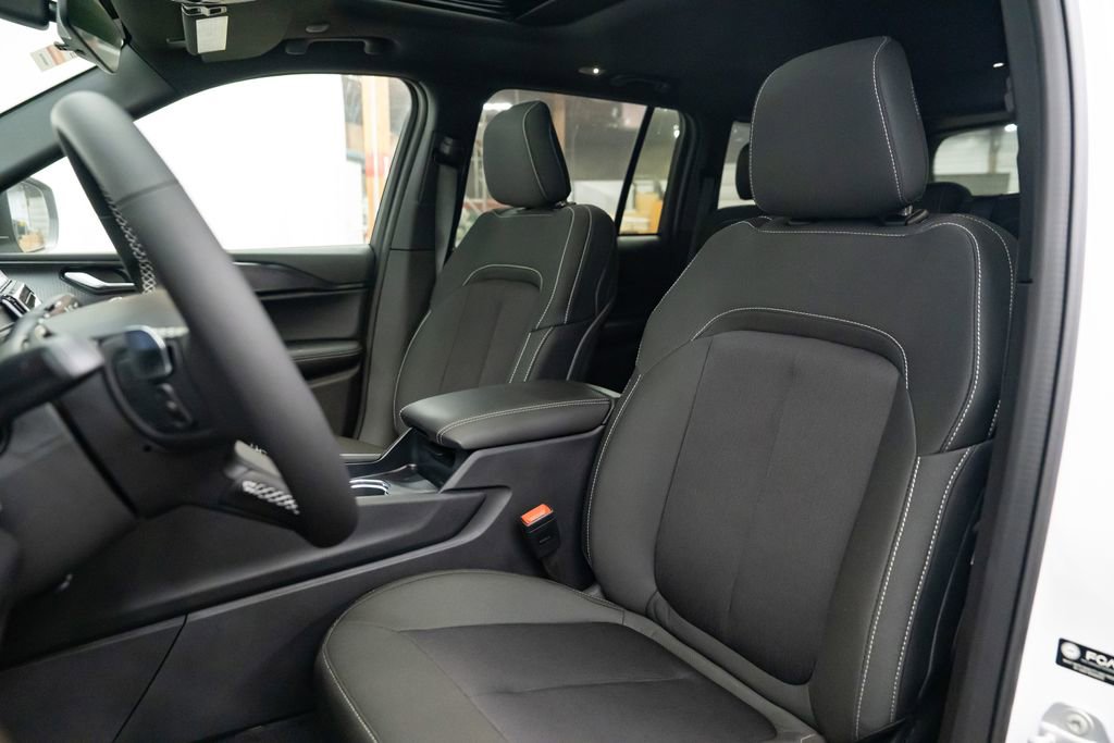 New 2025 Jeep Grand Cherokee Laredo X w/ Luxury Tech Group I image 22