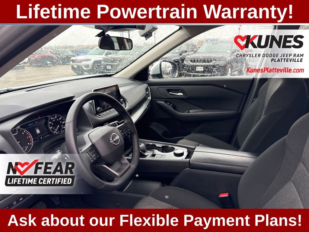 Used 2025 Nissan Rogue SV image 16