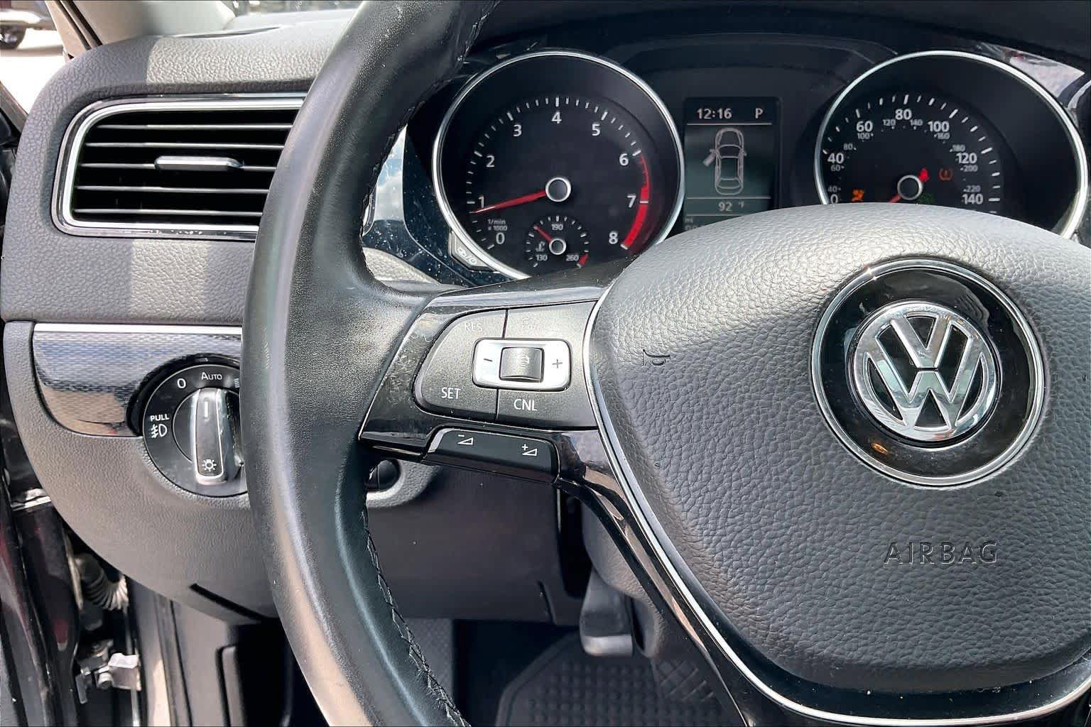 Used 2017 Volkswagen Jetta SEL FWD image 24
