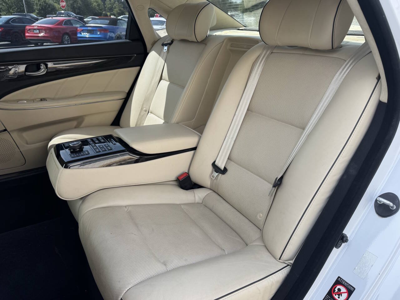 Used 2014 Hyundai Equus Signature RWD image 9