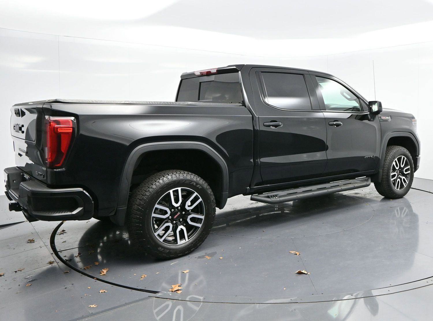 Used 2024 GMC Sierra 1500 AT4 w/ Technology Package image 7