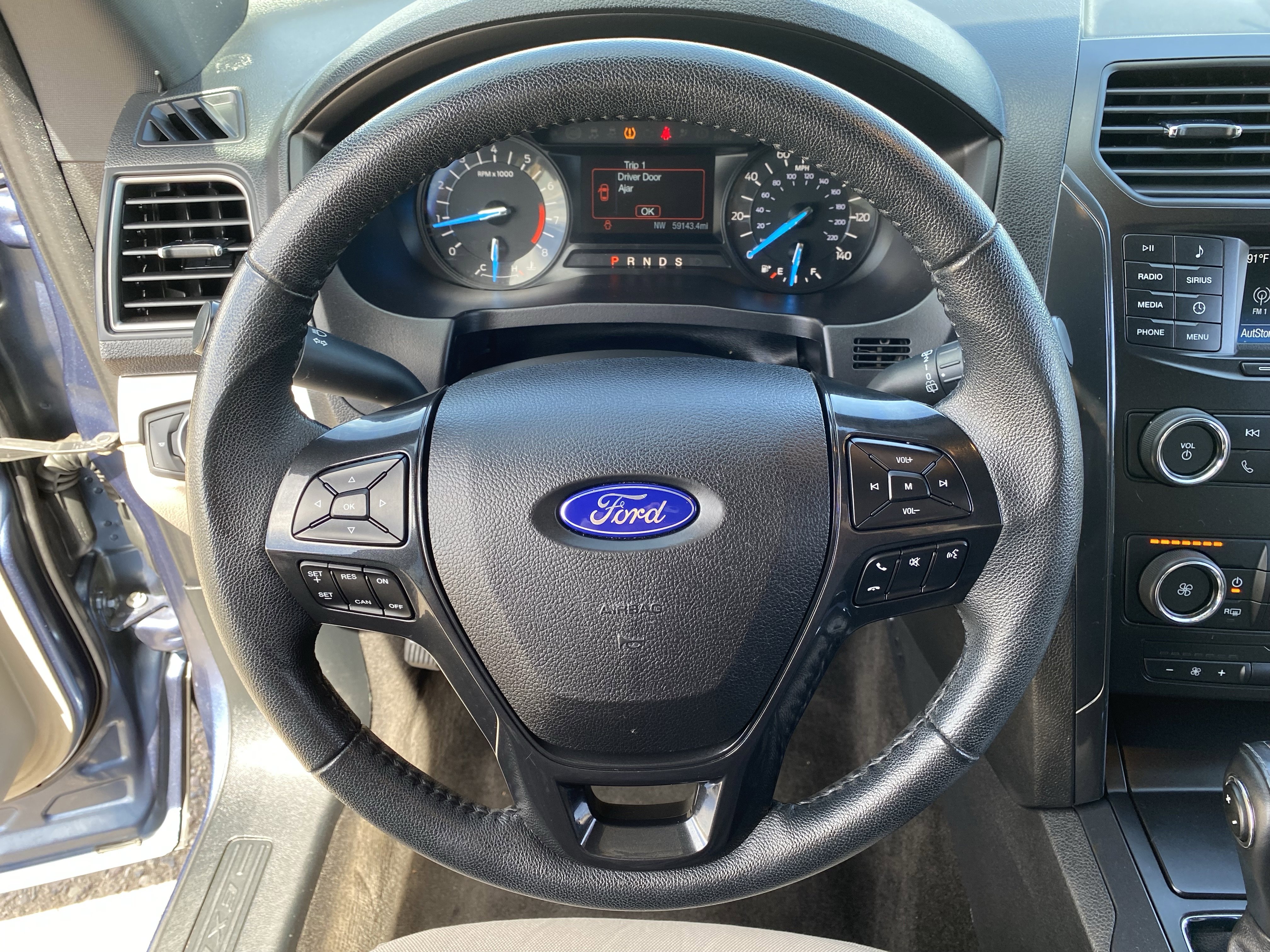 Used 2018 Ford Explorer XLT image 27
