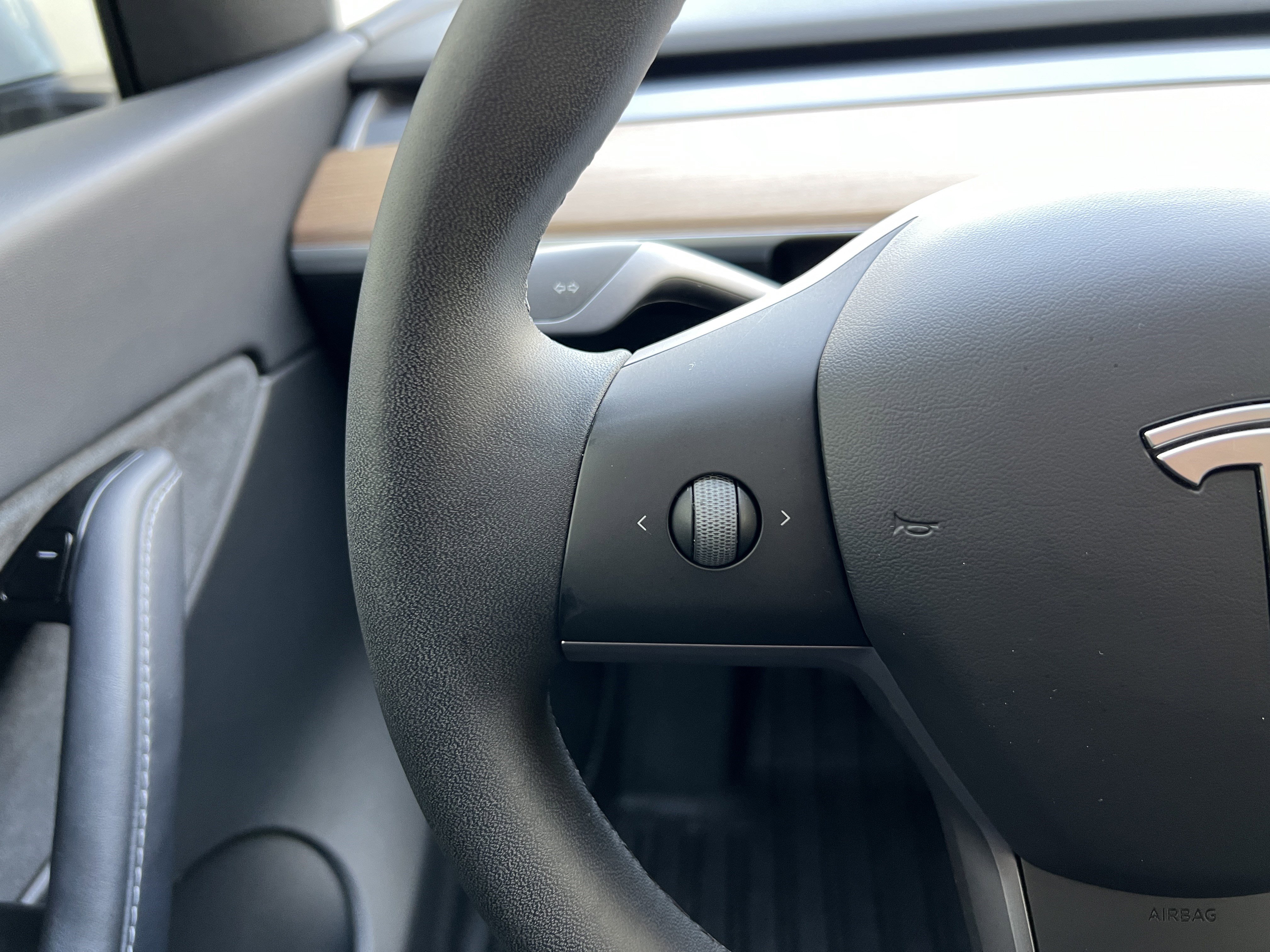 Used 2020 Tesla Model Y Long Range image 27