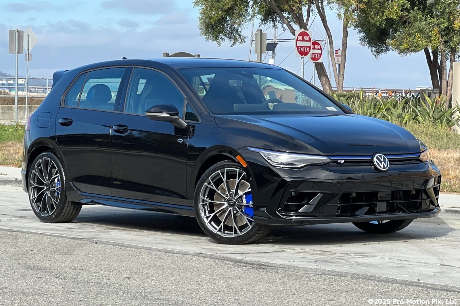 New 2025 Volkswagen Golf image 1