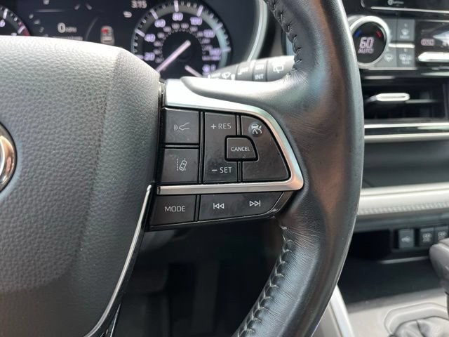 Used 2021 Toyota Highlander XLE FWD image 17