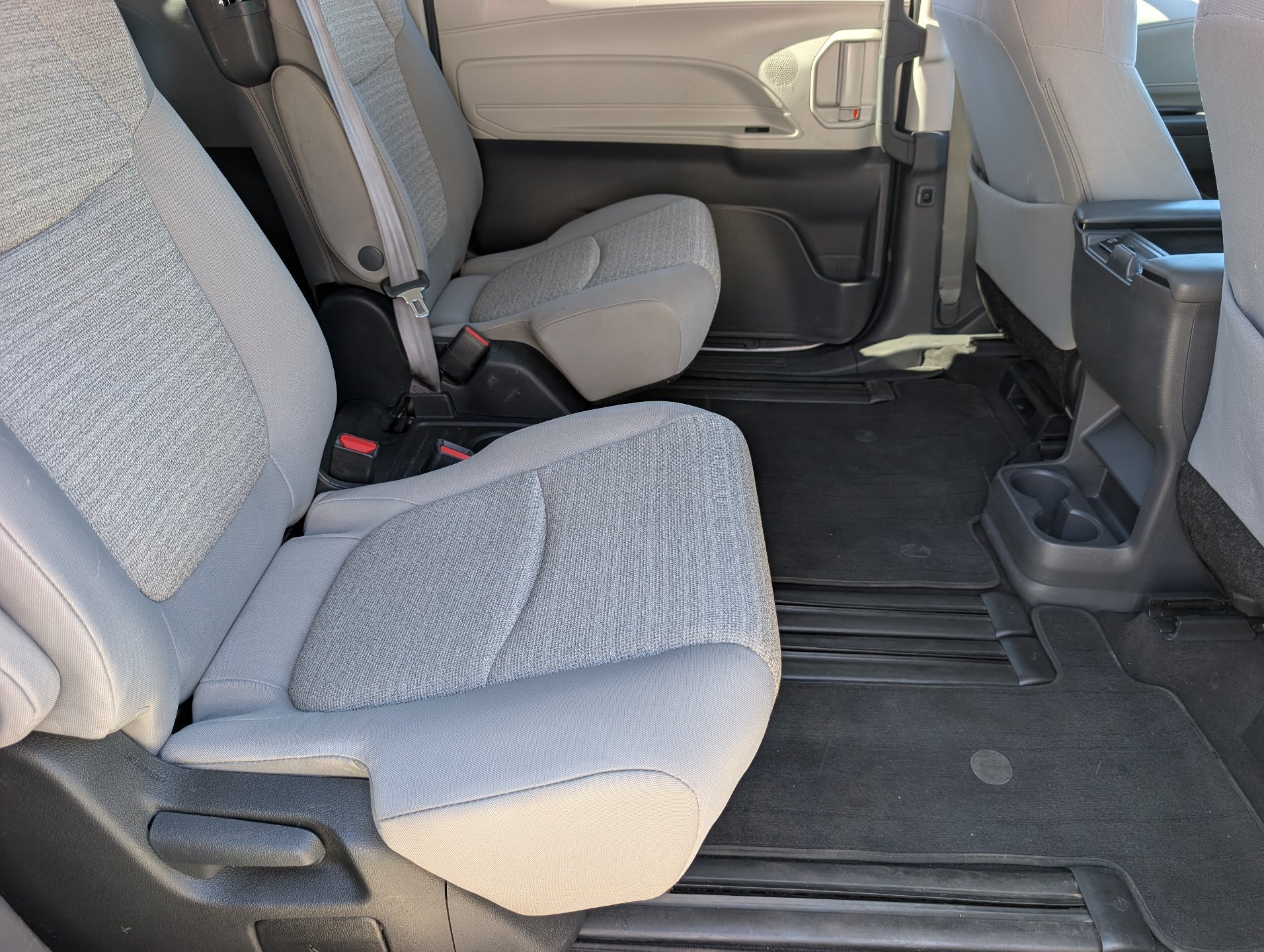 Used 2023 Toyota Sienna LE w/ LE Plus Package FWD image 13