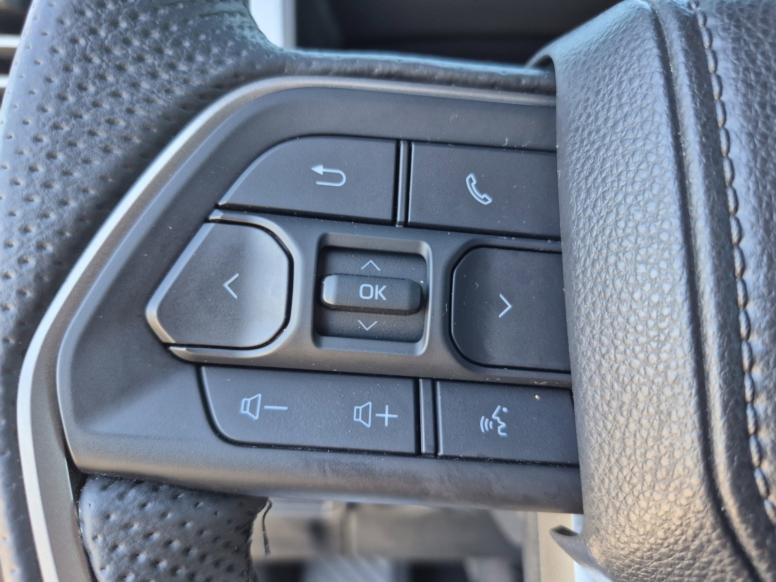 Used 2025 Toyota Tundra Limited image 26