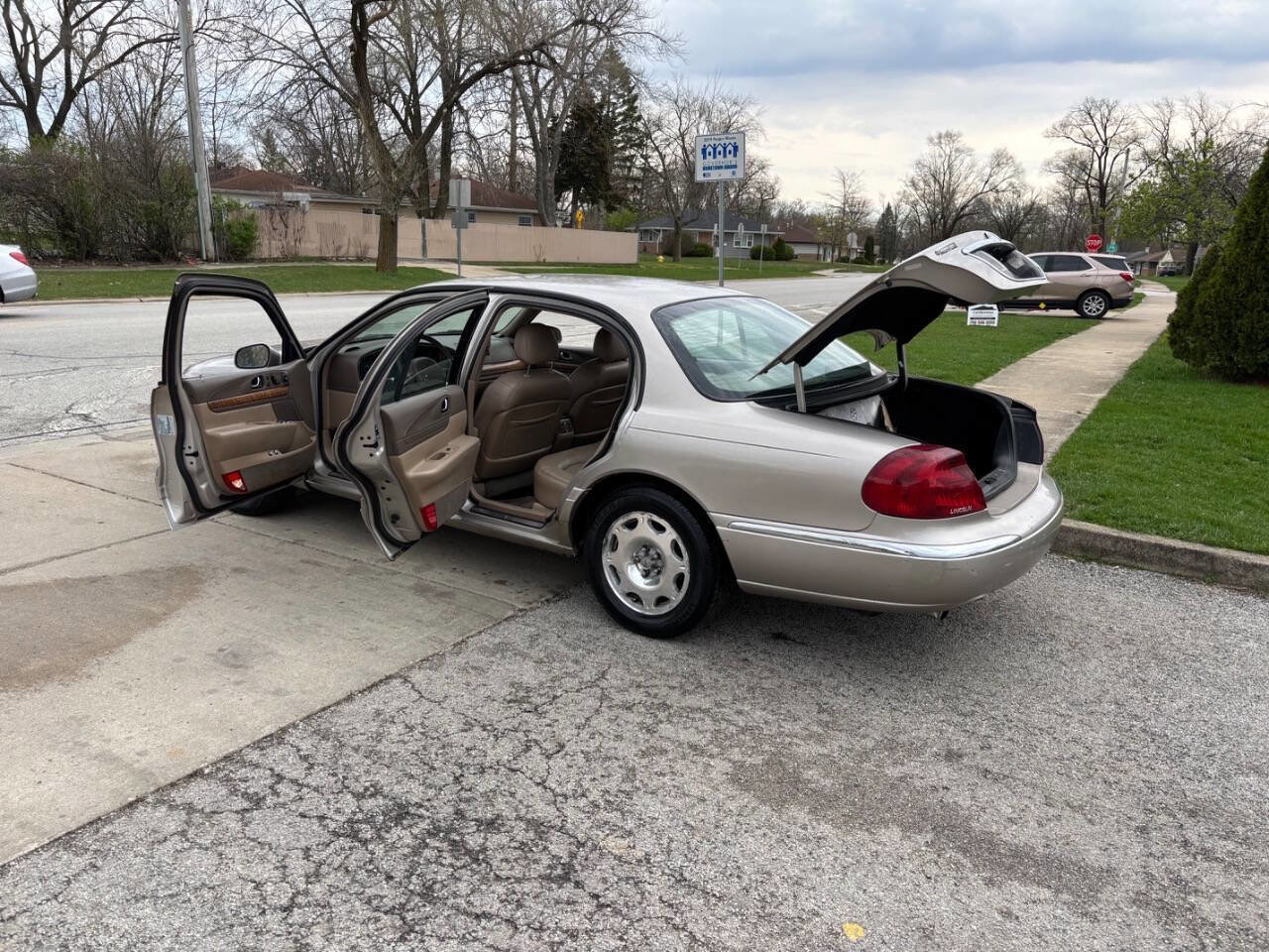 Used 1999 Lincoln Continental image 10