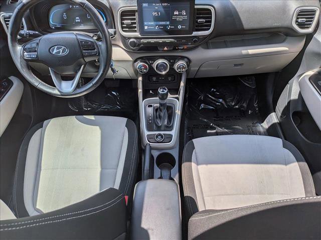 Used 2023 Hyundai Venue SEL FWD image 16