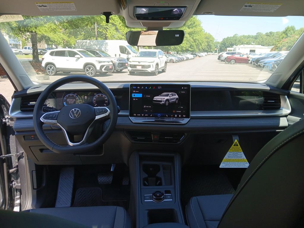 Used 2025 Volkswagen Tiguan SE image 14