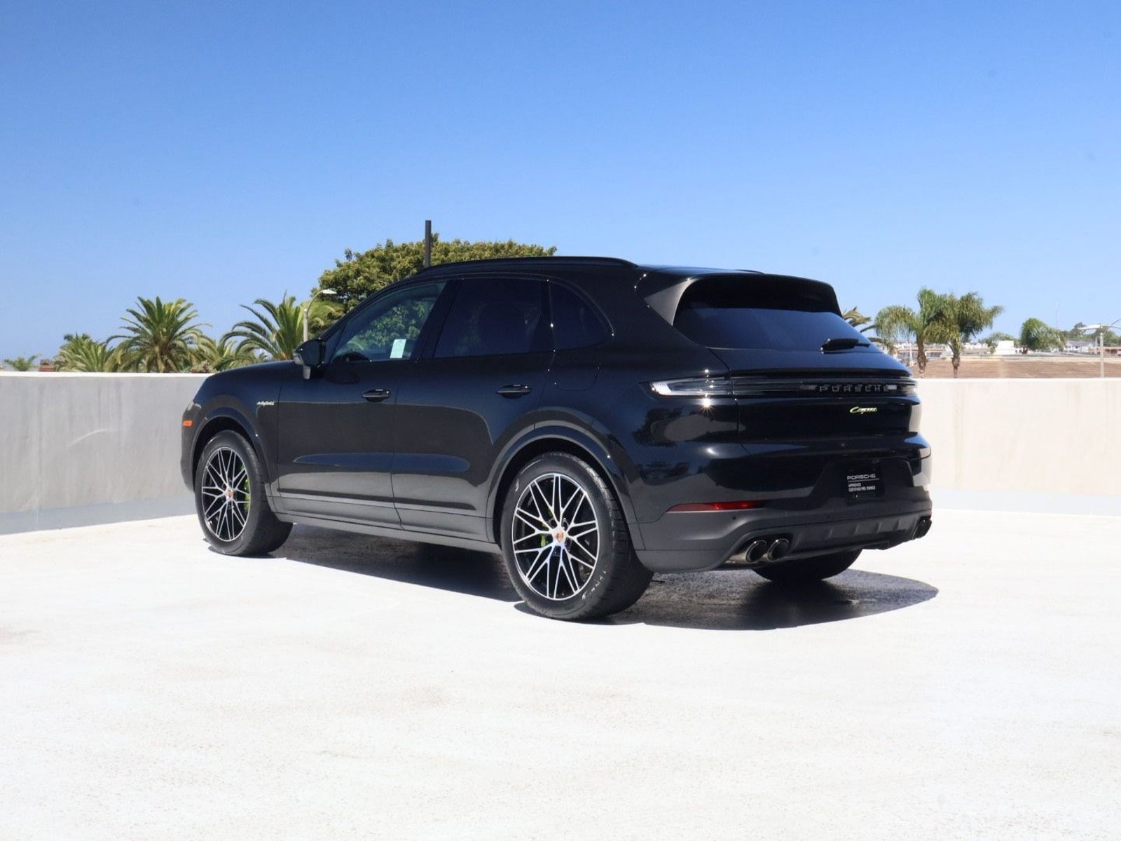 Certified 2025 Porsche Cayenne E-Hybrid AWD/4WD video 3