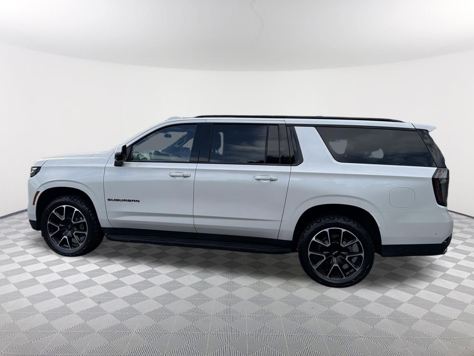 Used 2025 Chevrolet Suburban RST w/ Comfort Package AWD/4WD image 8