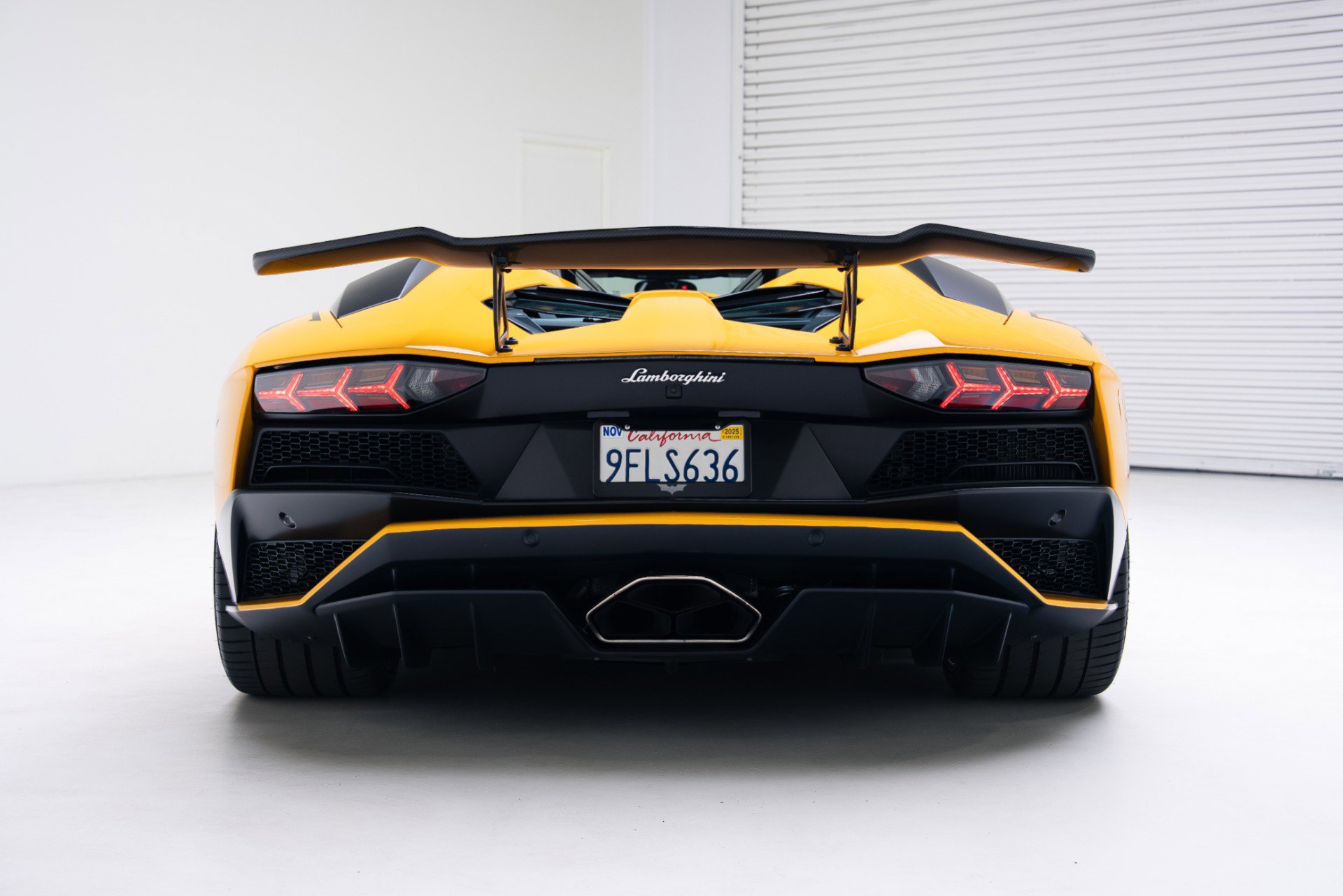 Used 2018 Lamborghini Aventador S image 6