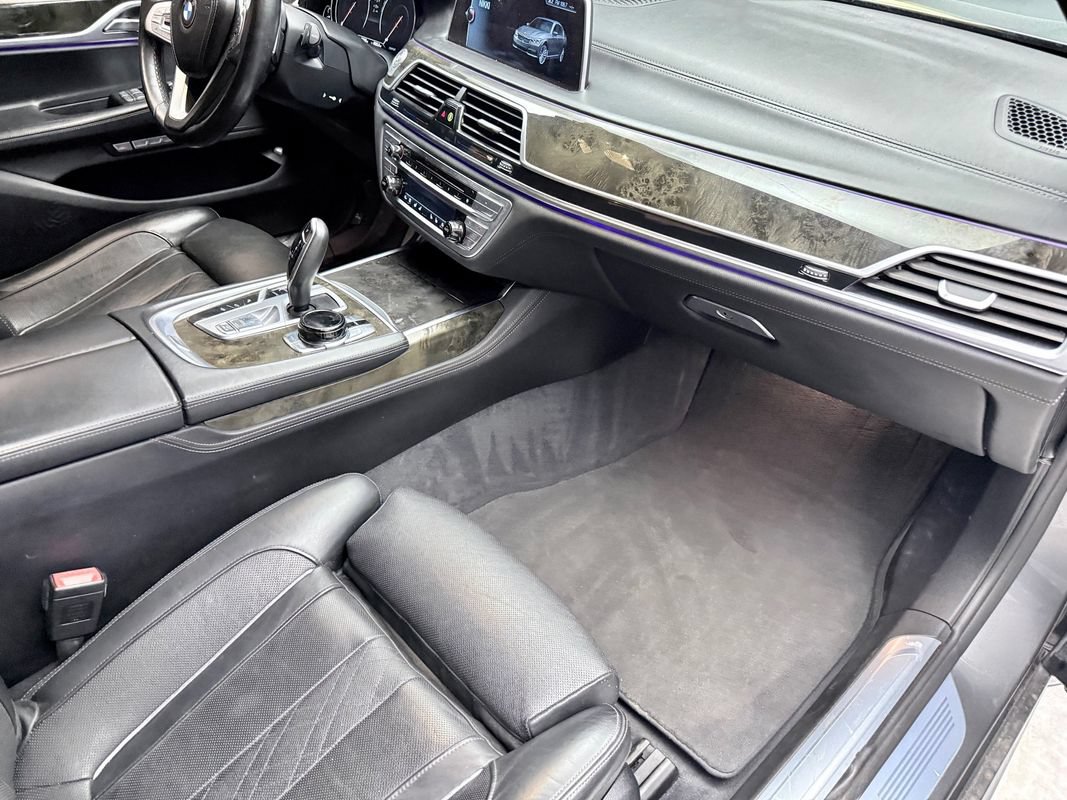 Used 2016 BMW 750i xDrive AWD/4WD image 11