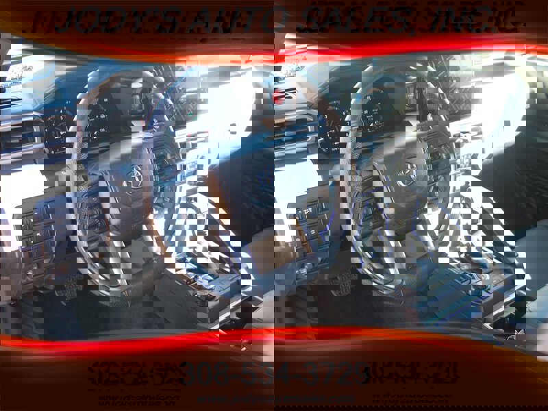 Used 2024 Toyota Tacoma TRD Off-Road image 2