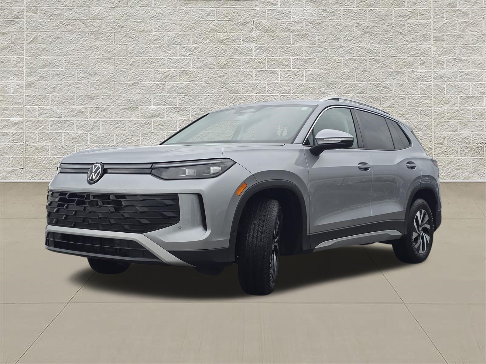 New 2025 Volkswagen Tiguan S AWD/4WD image 3