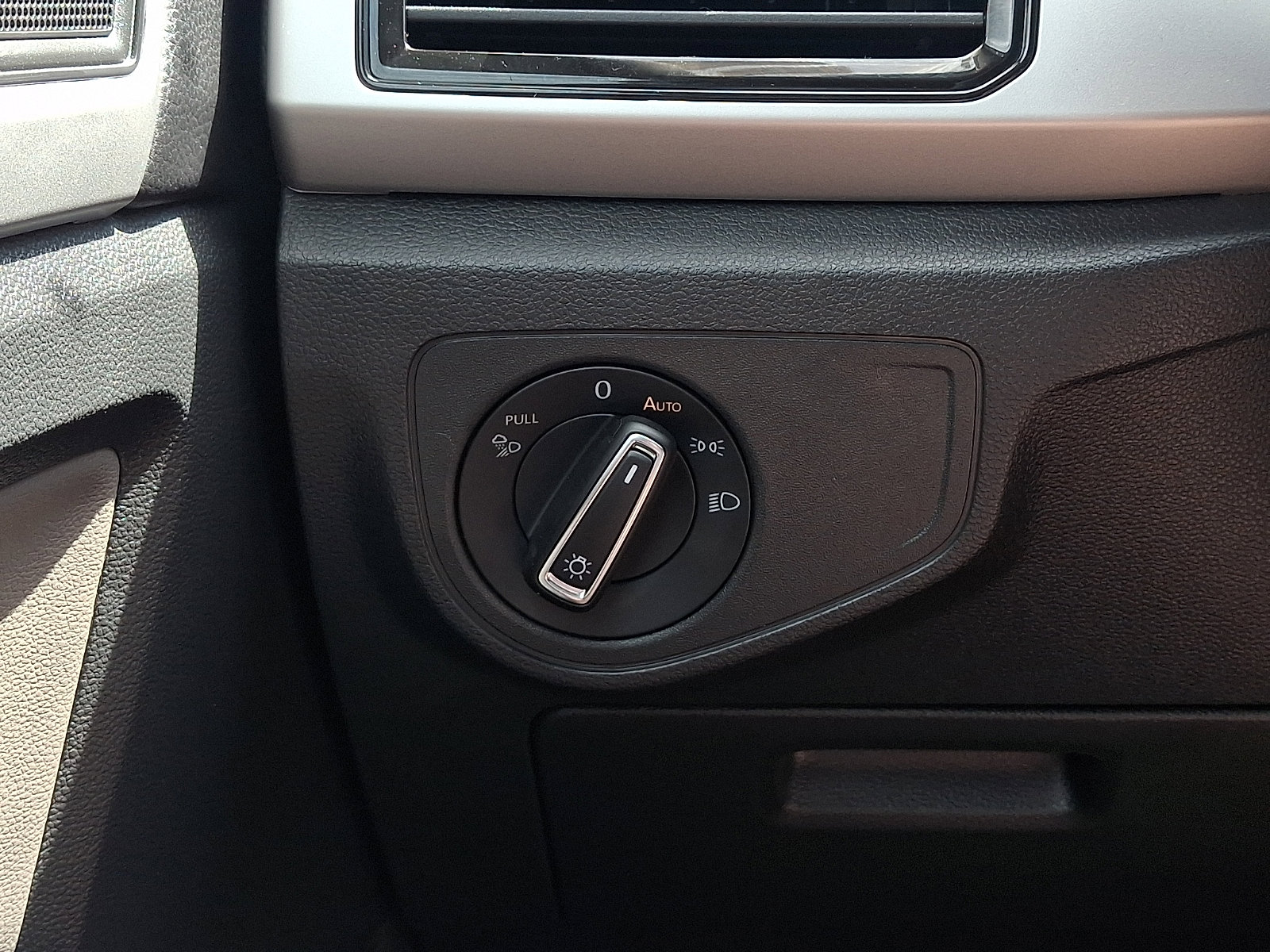 Used 2023 Volkswagen Atlas SE w/ Panoramic Sunroof Package image 23