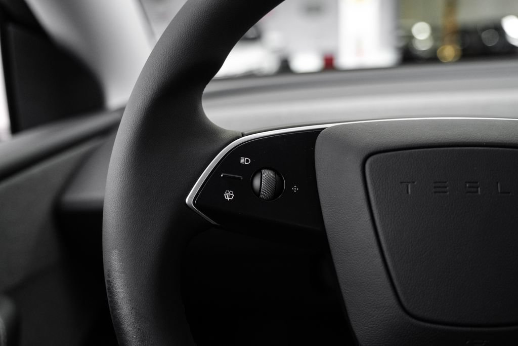 Used 2026 Tesla Model Y 2WD image 16