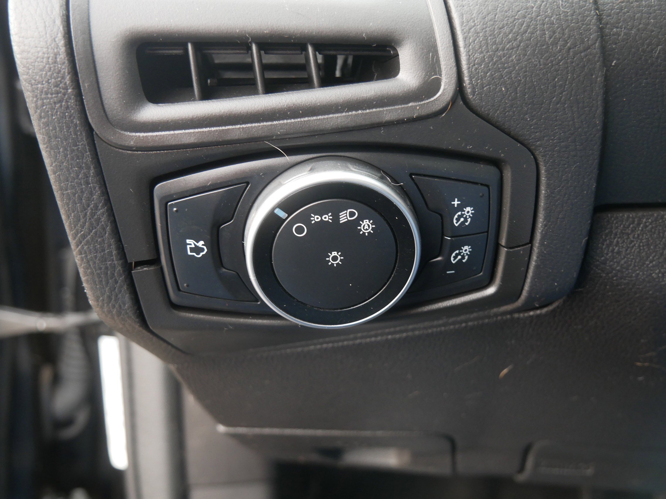 Used 2015 Ford Focus SE image 26