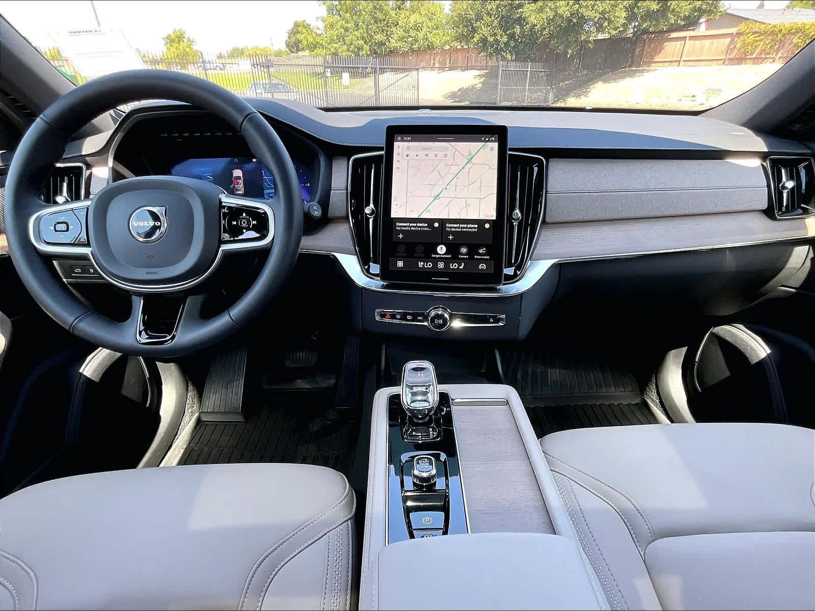 Used 2026 Volvo XC90 T8 Plus w/ Protection Package Premier AWD/4WD image 18