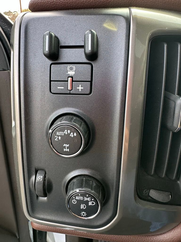 Used 2018 Chevrolet Silverado 1500 High Country w/ High Desert Package AWD/4WD image 30