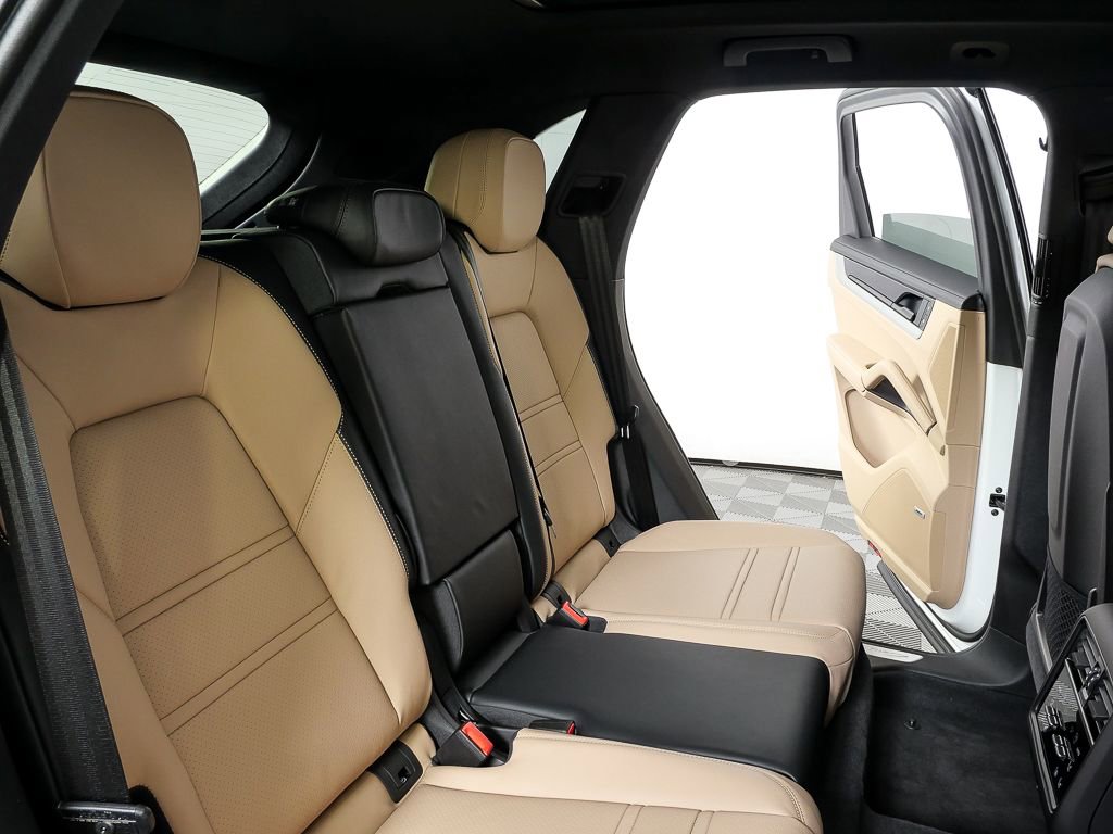 New 2026 Porsche Cayenne image 24