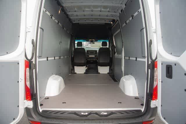Used 2025 Mercedes-Benz Sprinter 2500 image 34