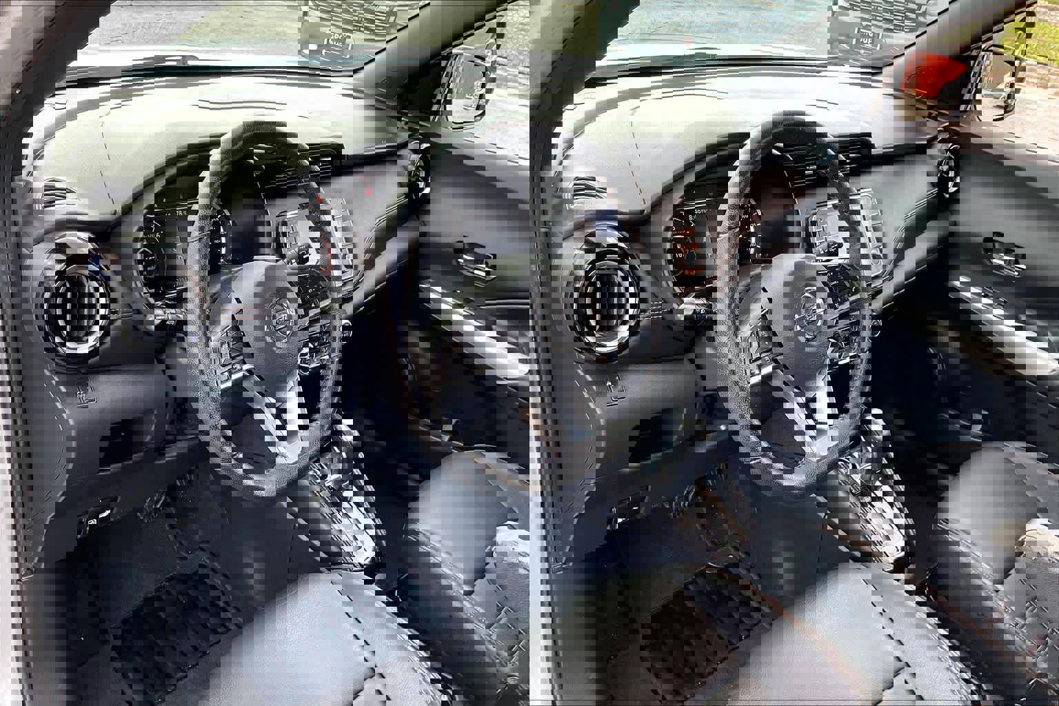 Used 2019 Nissan Kicks SR w/ SR Premium Package image 16