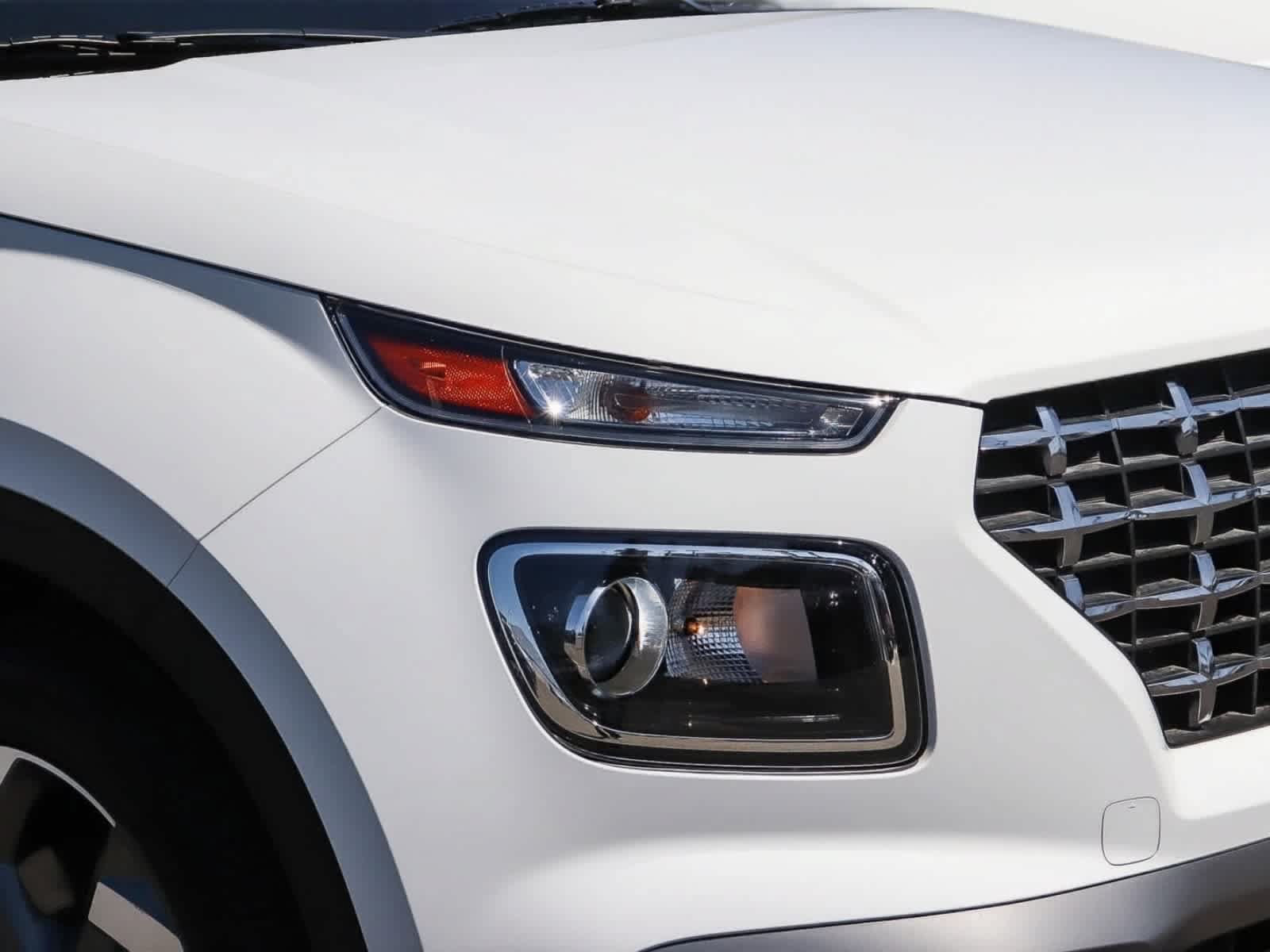 Used 2024 Hyundai Venue SEL FWD image 4