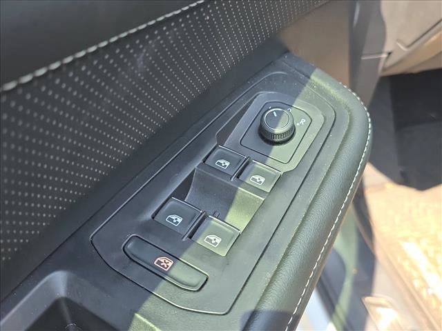 Used 2024 Volkswagen Atlas SE w/ Black Wheel Package FWD image 8