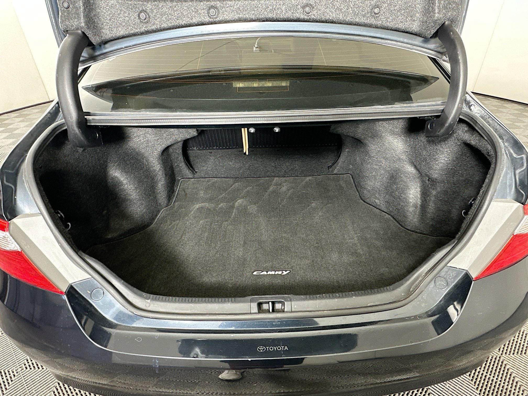 Used 2017 Toyota Camry LE w/ Protection Package (Q2) FWD image 26