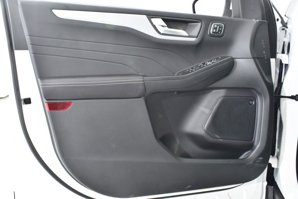 New 2026 Ford Escape SE w/ PHEV Premium Package FWD image 24