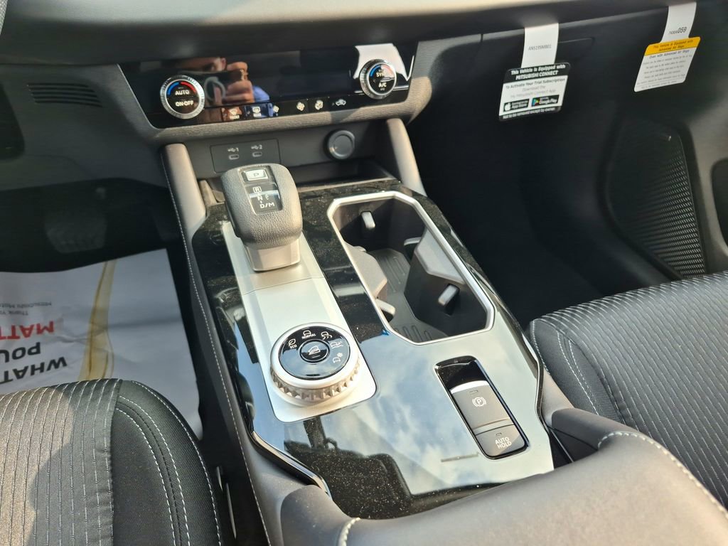 New 2026 Mitsubishi Outlander ES FWD image 22