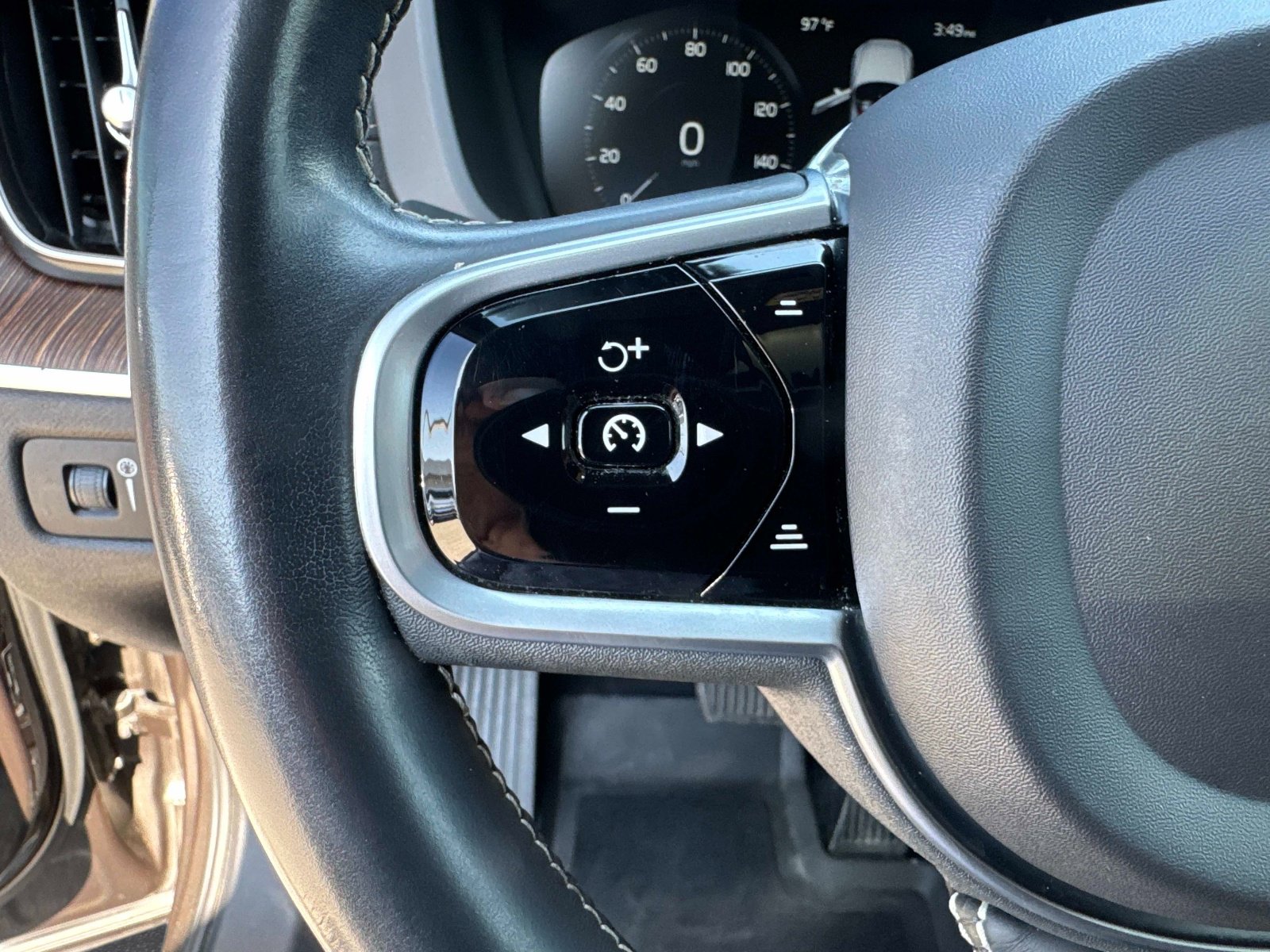 Used 2020 Volvo XC60 T6 Inscription w/ Protection Package Premier image 32