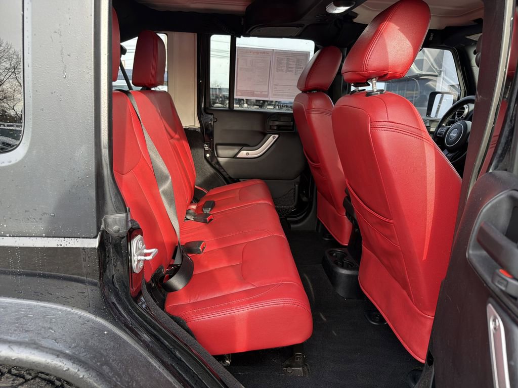 Used 2015 Jeep Wrangler Unlimited Rubicon w/ Dual Top Group AWD/4WD image 17